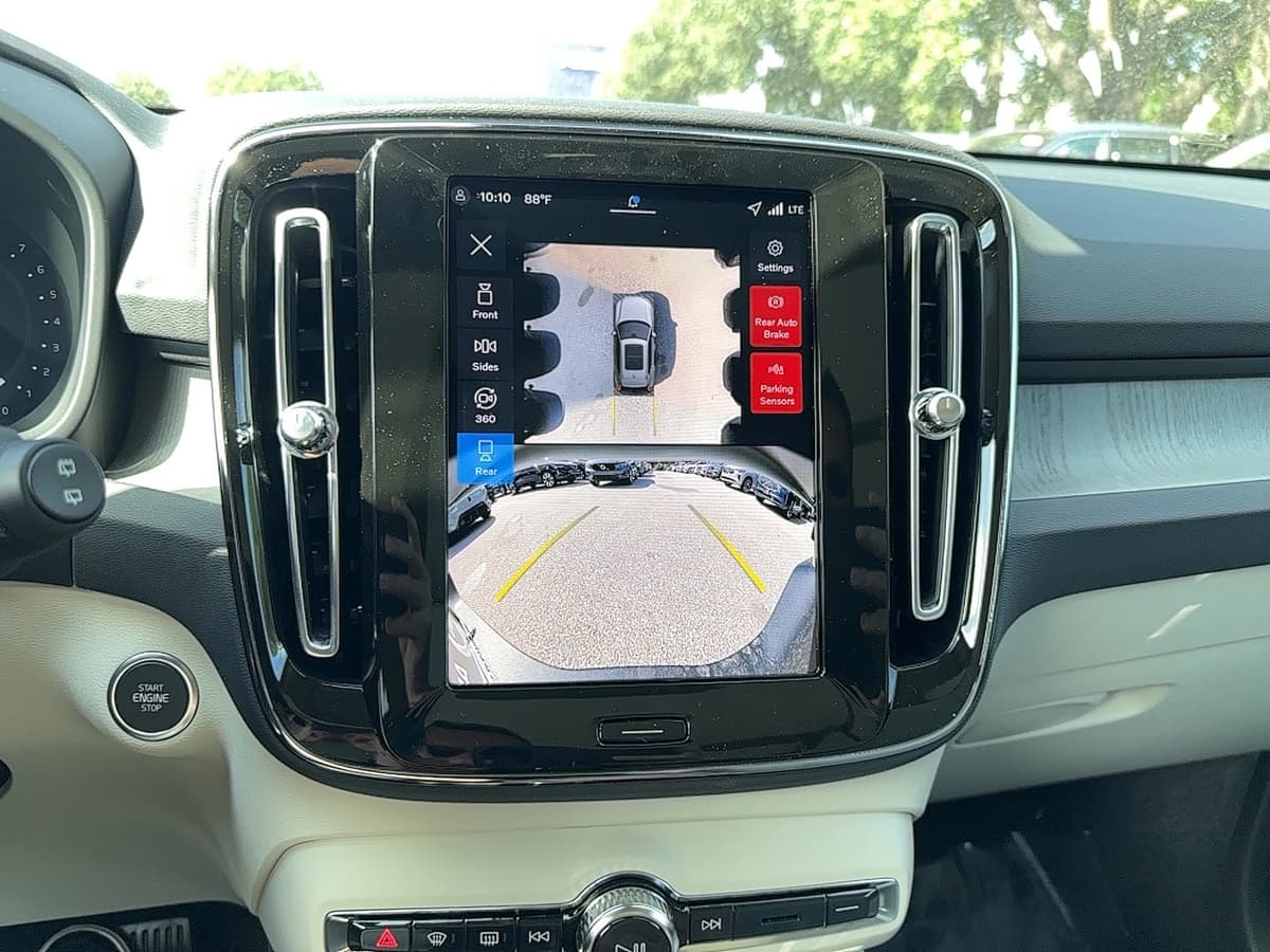 2026 Volvo XC40 - Image 22