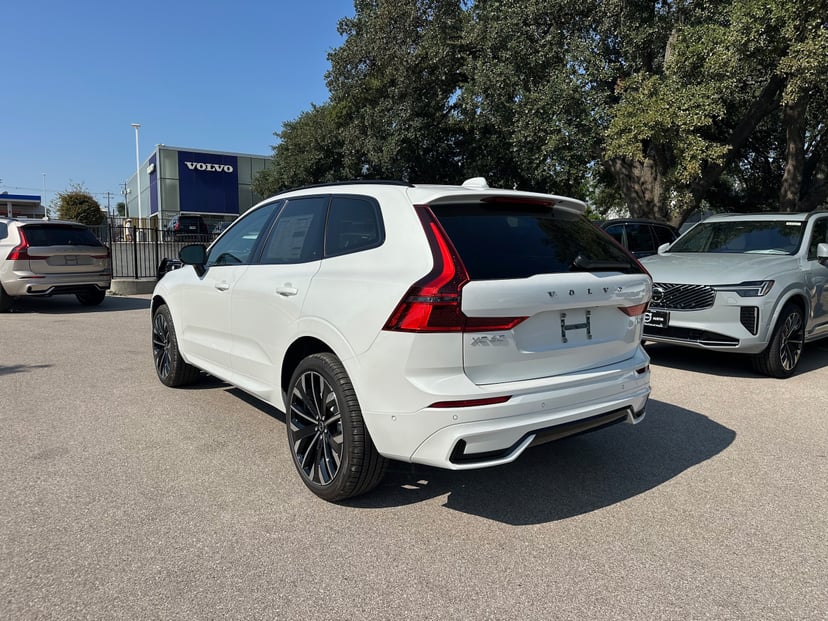 2026 Volvo XC60 - Image 3