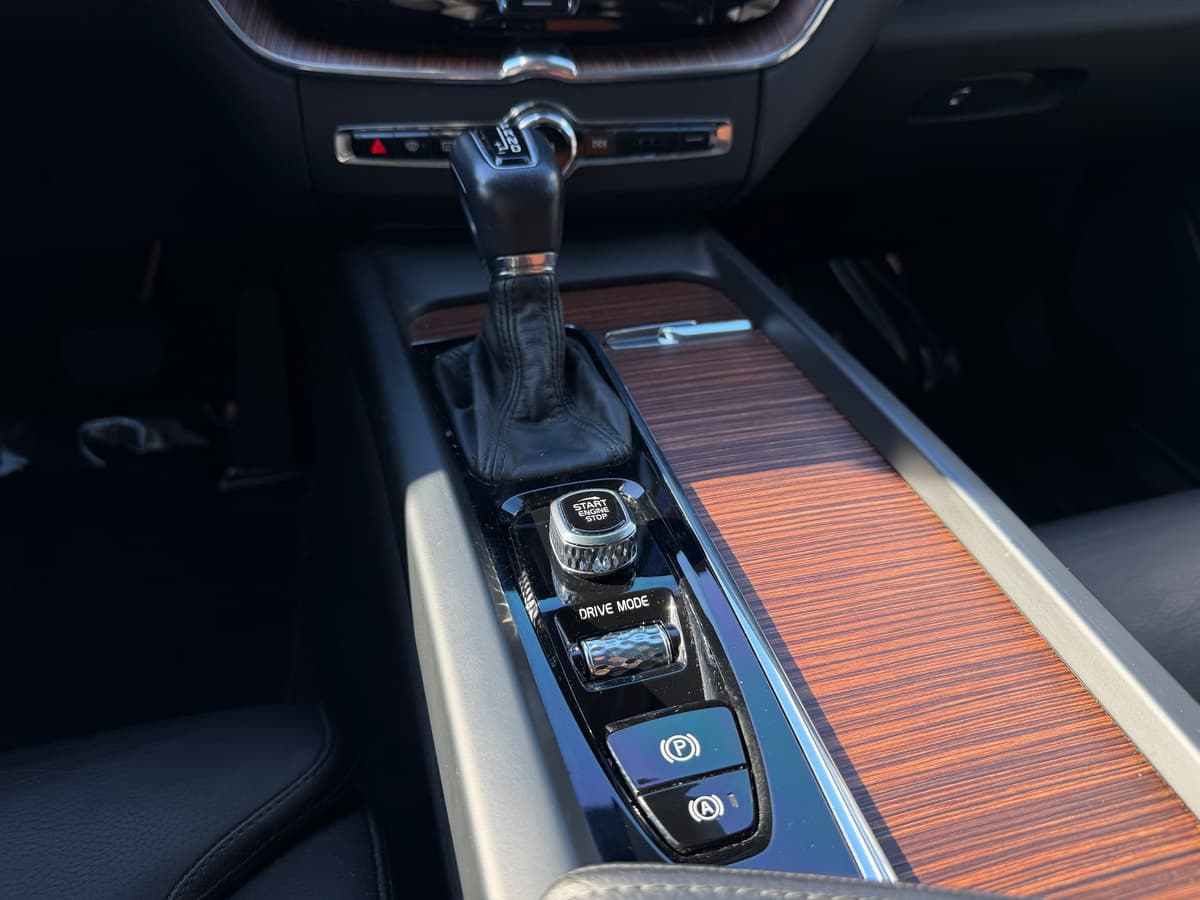 2020 Volvo XC60 - Image 16