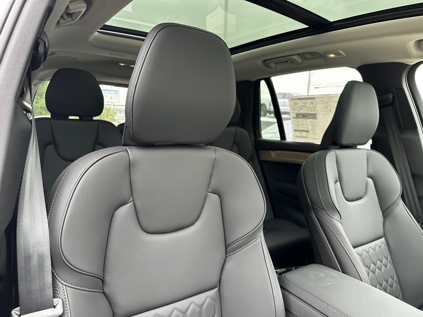 2025 Volvo XC90 plug-in hybrid - Image 9