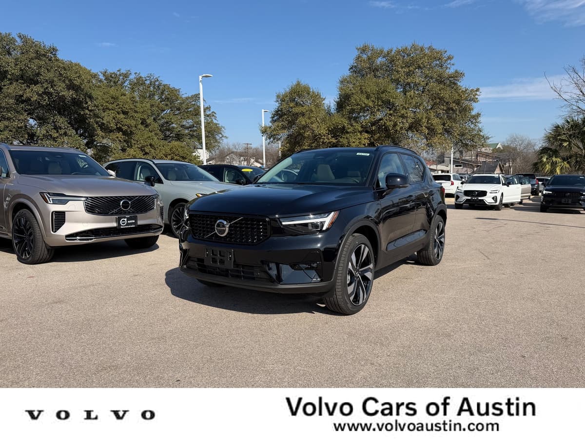 2026 Volvo XC40 - Image 1