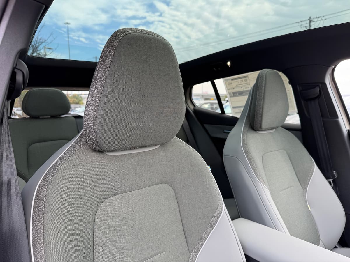 2026 Volvo EX30 Cross Country - Image 10