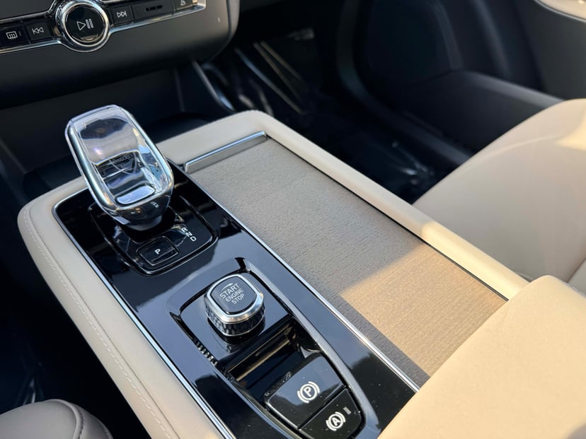 2026 Volvo XC90 plug-in hybrid - Image 24