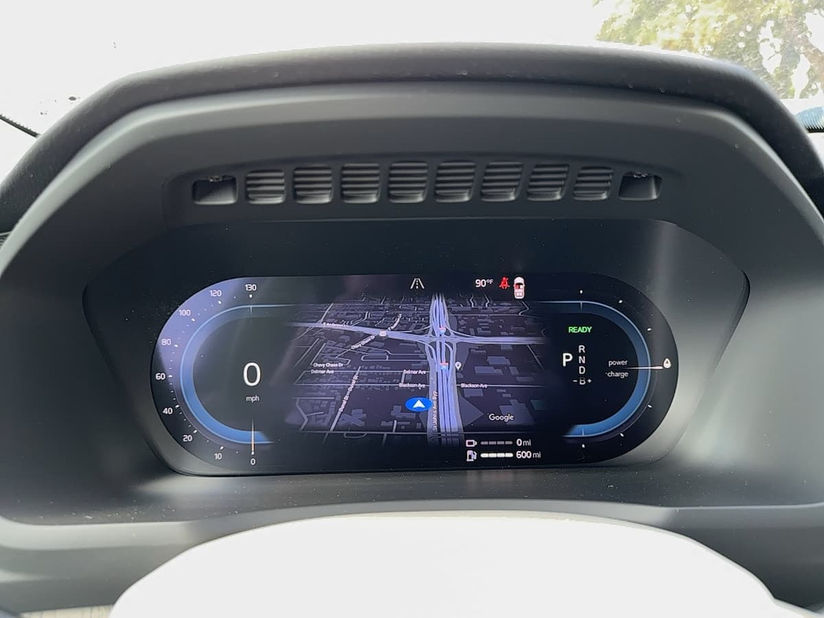 2025 Volvo XC90 plug-in hybrid - Image 21