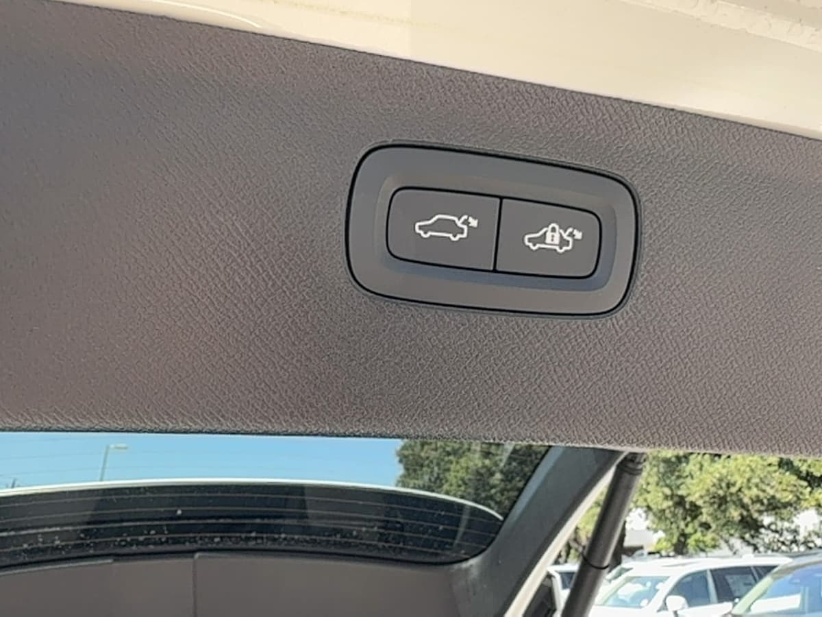 2025 Volvo XC90 - Image 27