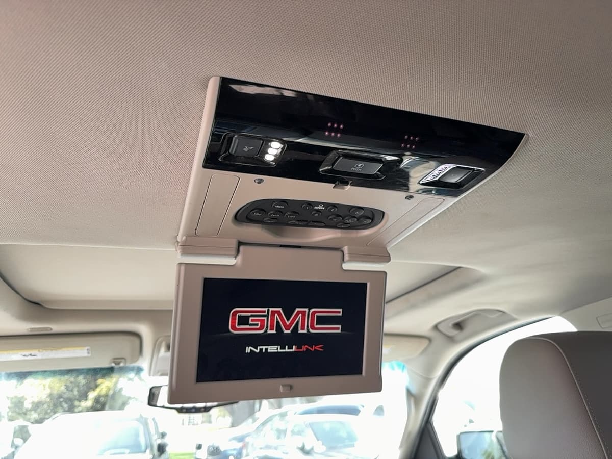 2017 GMC Yukon XL - Image 18