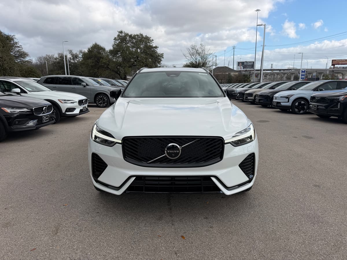 2026 Volvo XC60 plug-in hybrid - Image 6