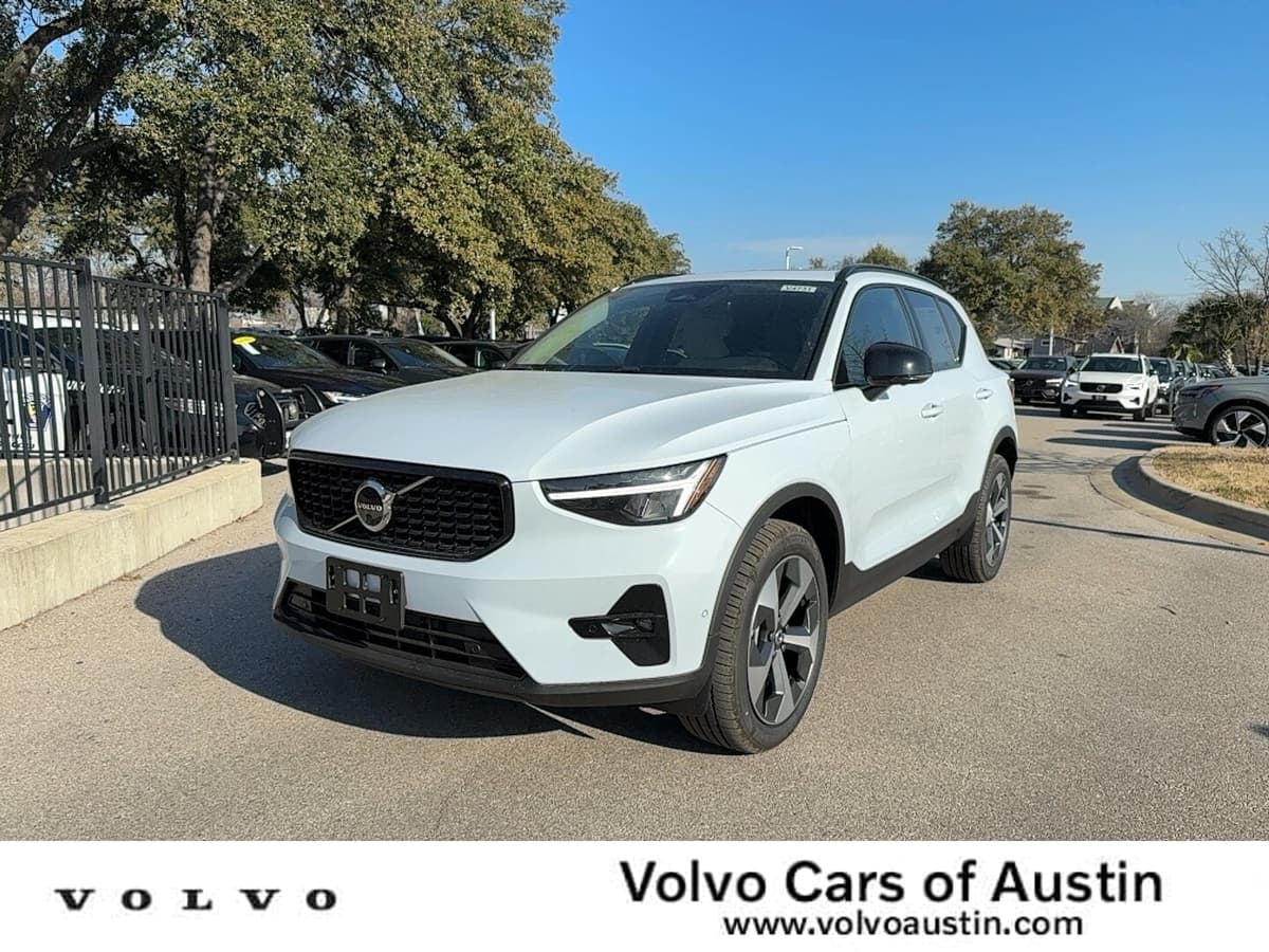 2026 Volvo XC40 - Image 1