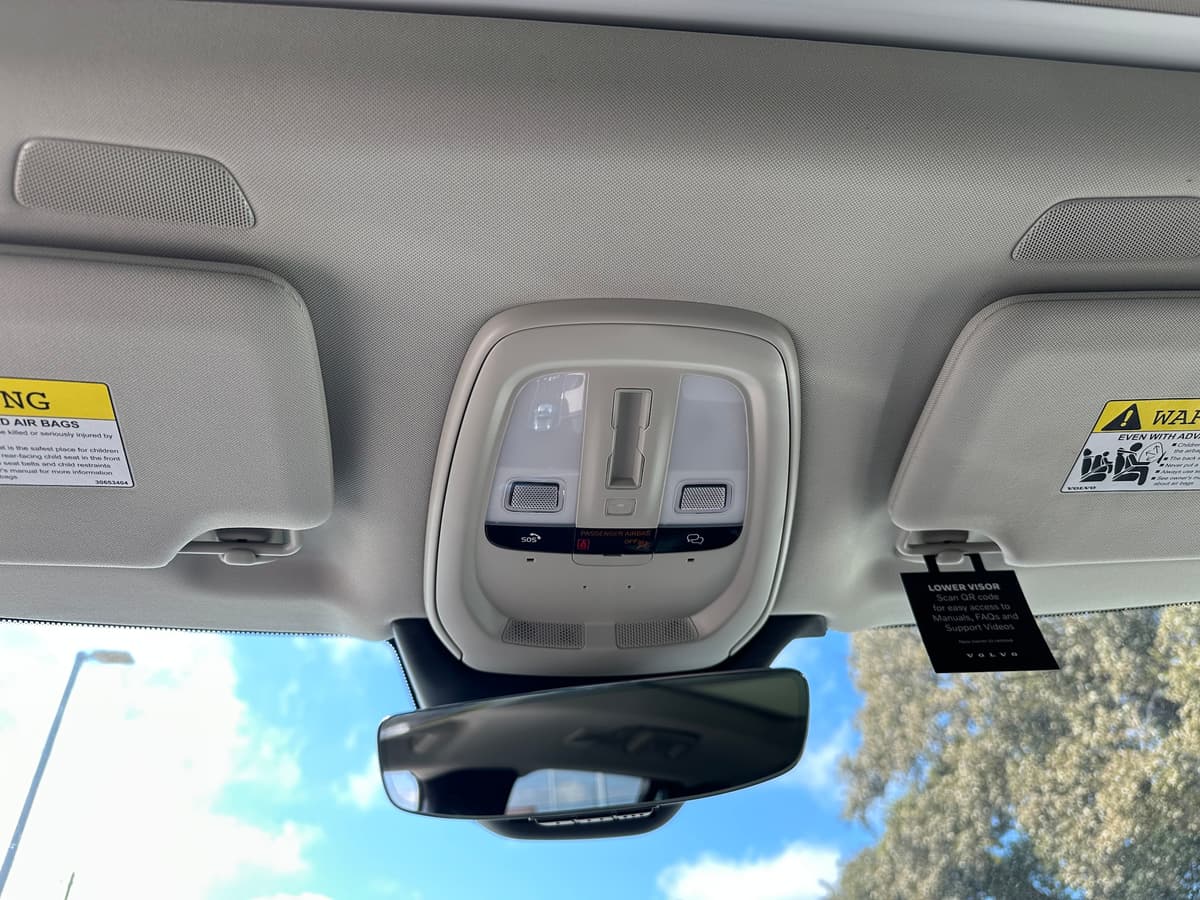 2025 Volvo XC90 plug-in hybrid - Image 15