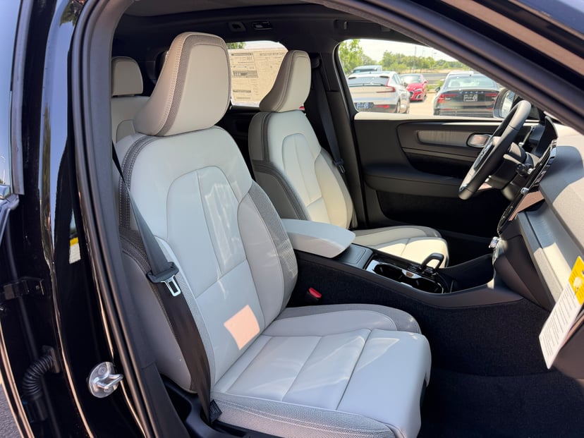 2026 Volvo EX40 - Image 7