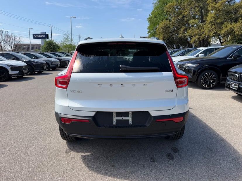 2026 Volvo XC40 - Image 5