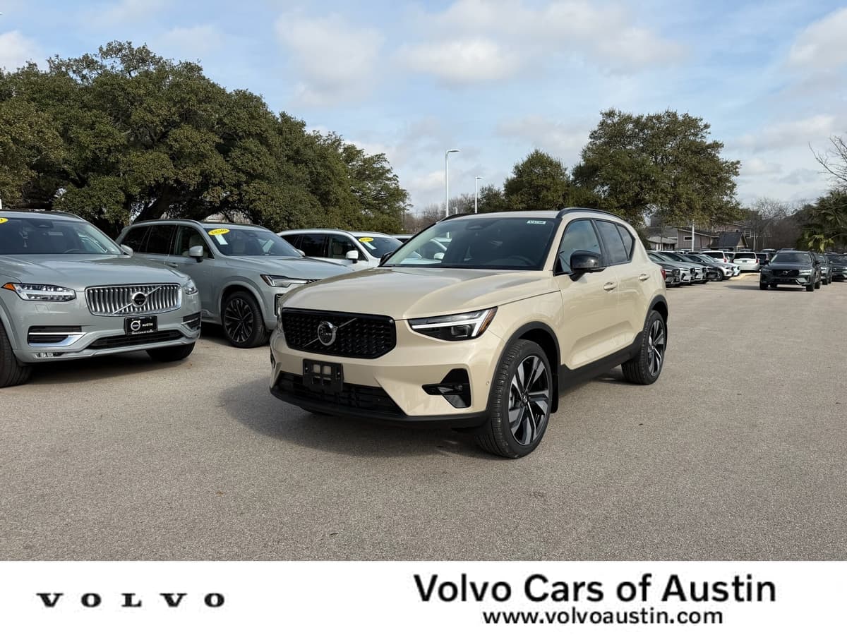2026 Volvo XC40 - Image 1