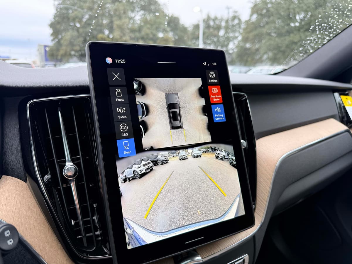 2026 Volvo XC60 - Image 22