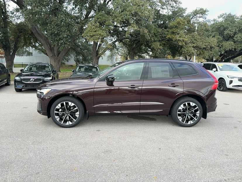 2026 Volvo XC60 - Image 2