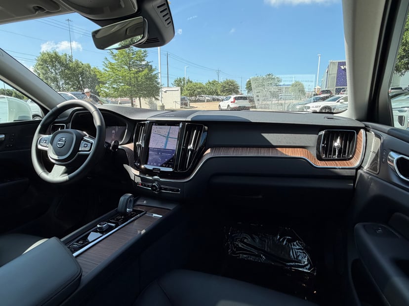 2023 Volvo XC60 - Image 12