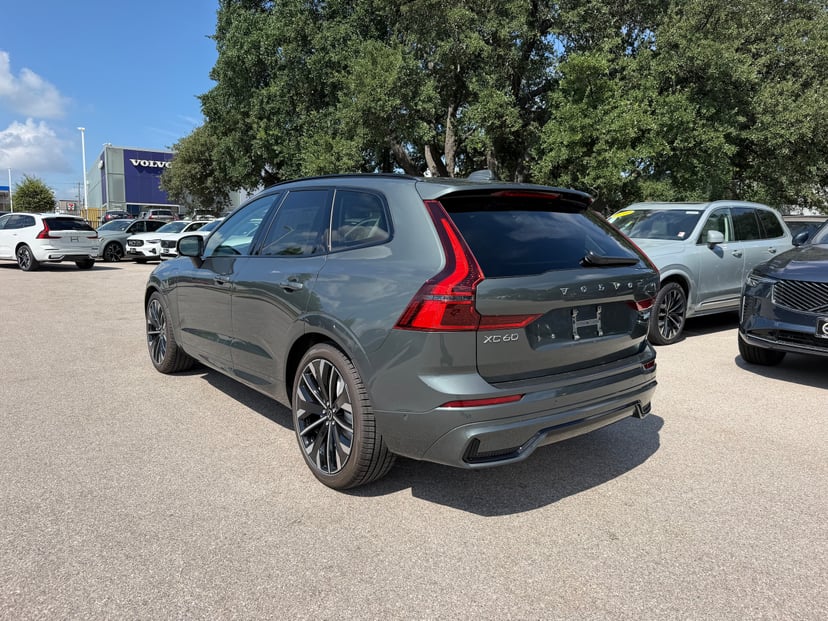 2026 Volvo XC60 plug-in hybrid - Image 3