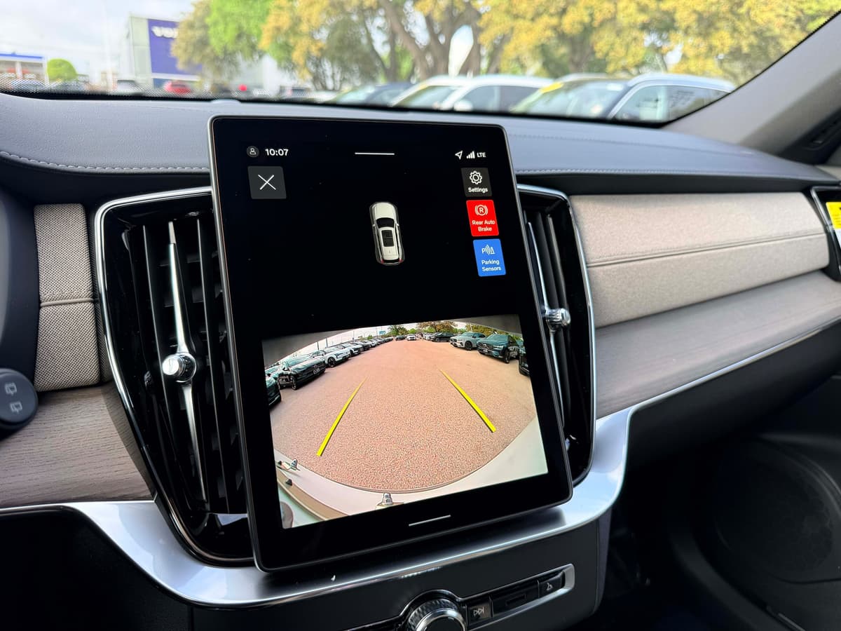 2026 Volvo XC90 - Image 23