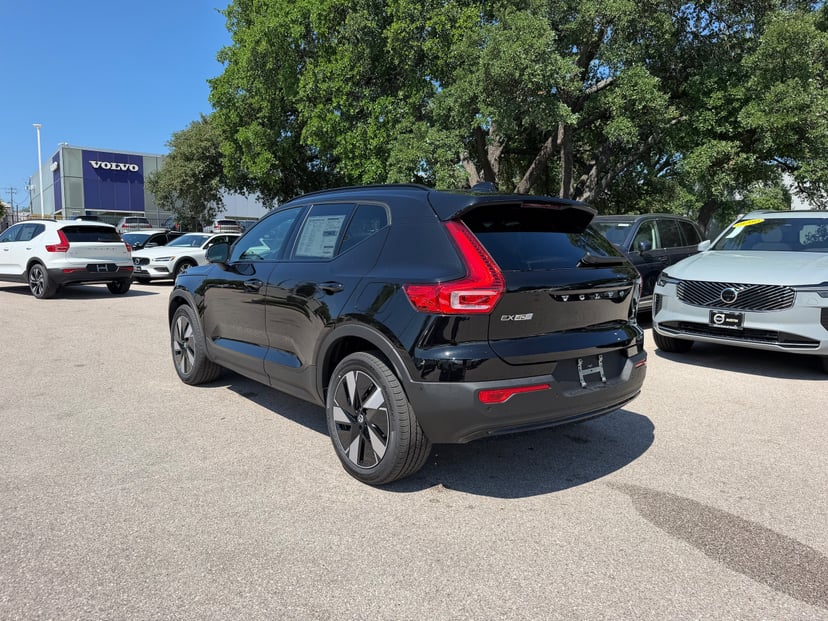 2026 Volvo EX40 - Image 3