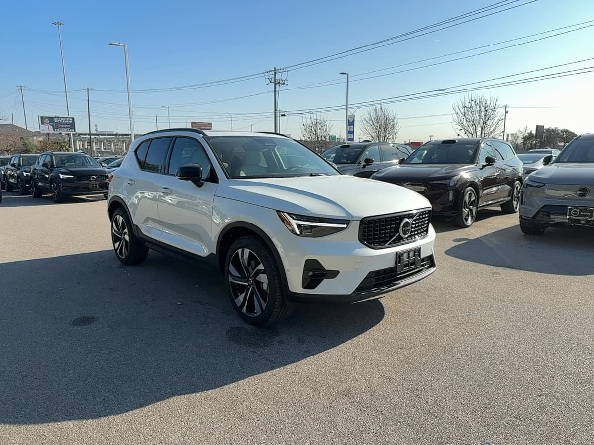 2026 Volvo XC40 - Image 7