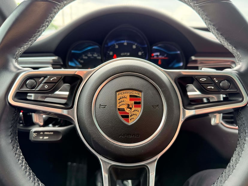 2018 Porsche Macan - Image 21