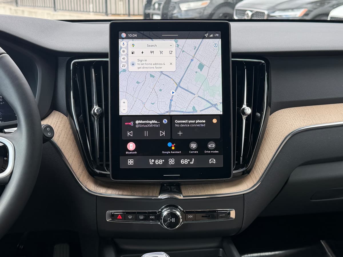 2026 Volvo XC60 plug-in hybrid - Image 12