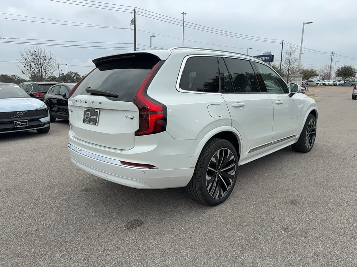 2026 Volvo XC90 plug-in hybrid - Image 7