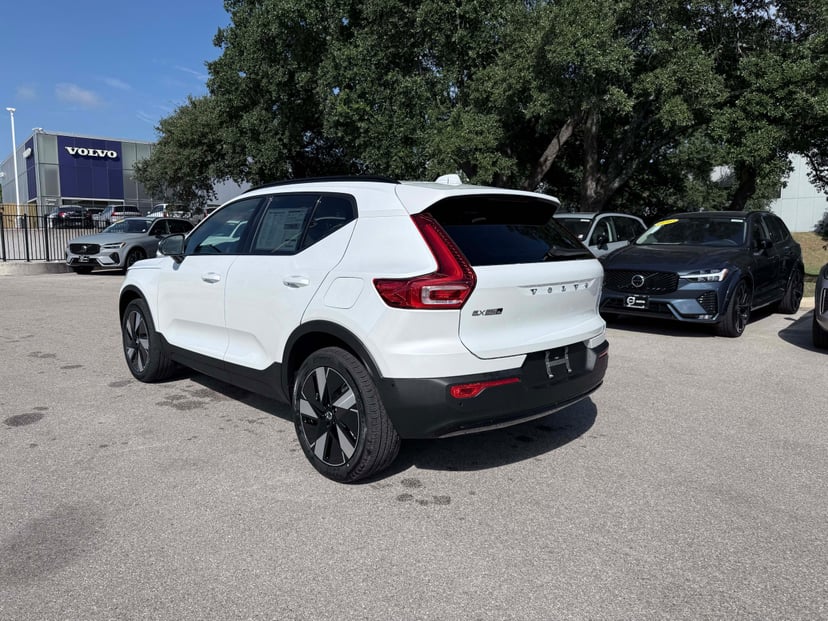 2026 Volvo EX40 - Image 3