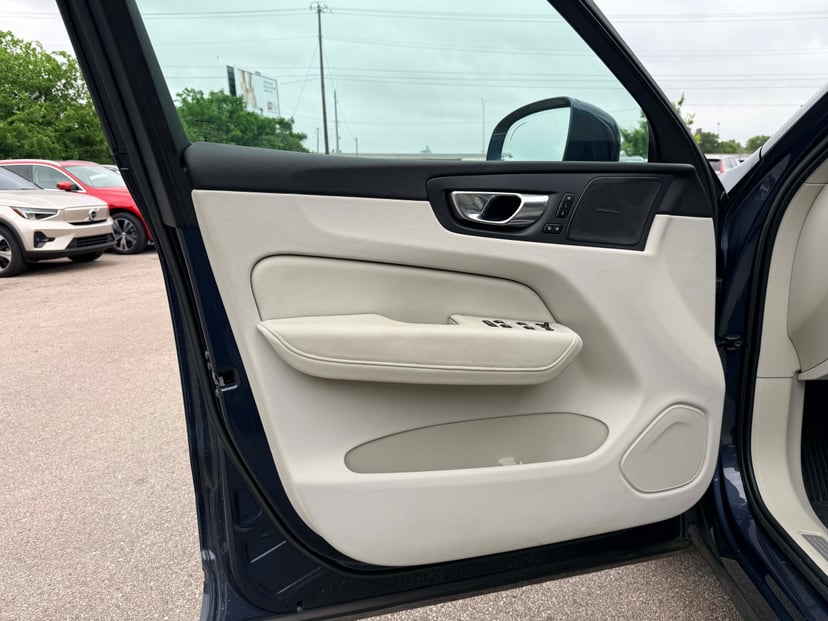 2023 Volvo XC60 - Image 7