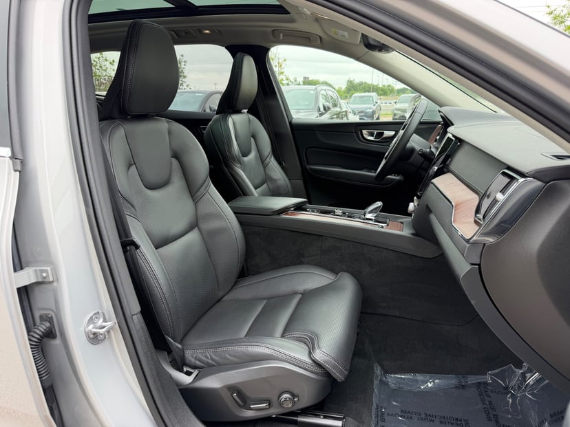 2023 Volvo XC60 - Image 9