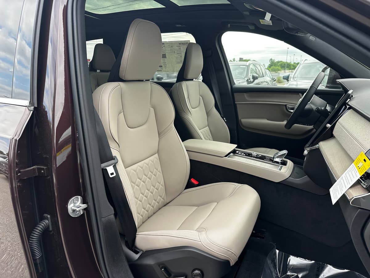 2025 Volvo XC90 - Image 8