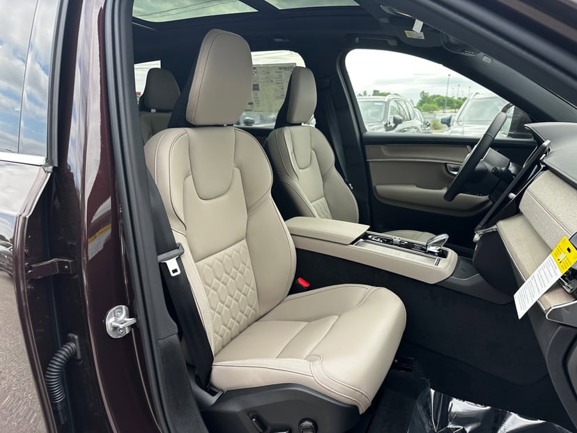 2025 Volvo XC90 - Image 7