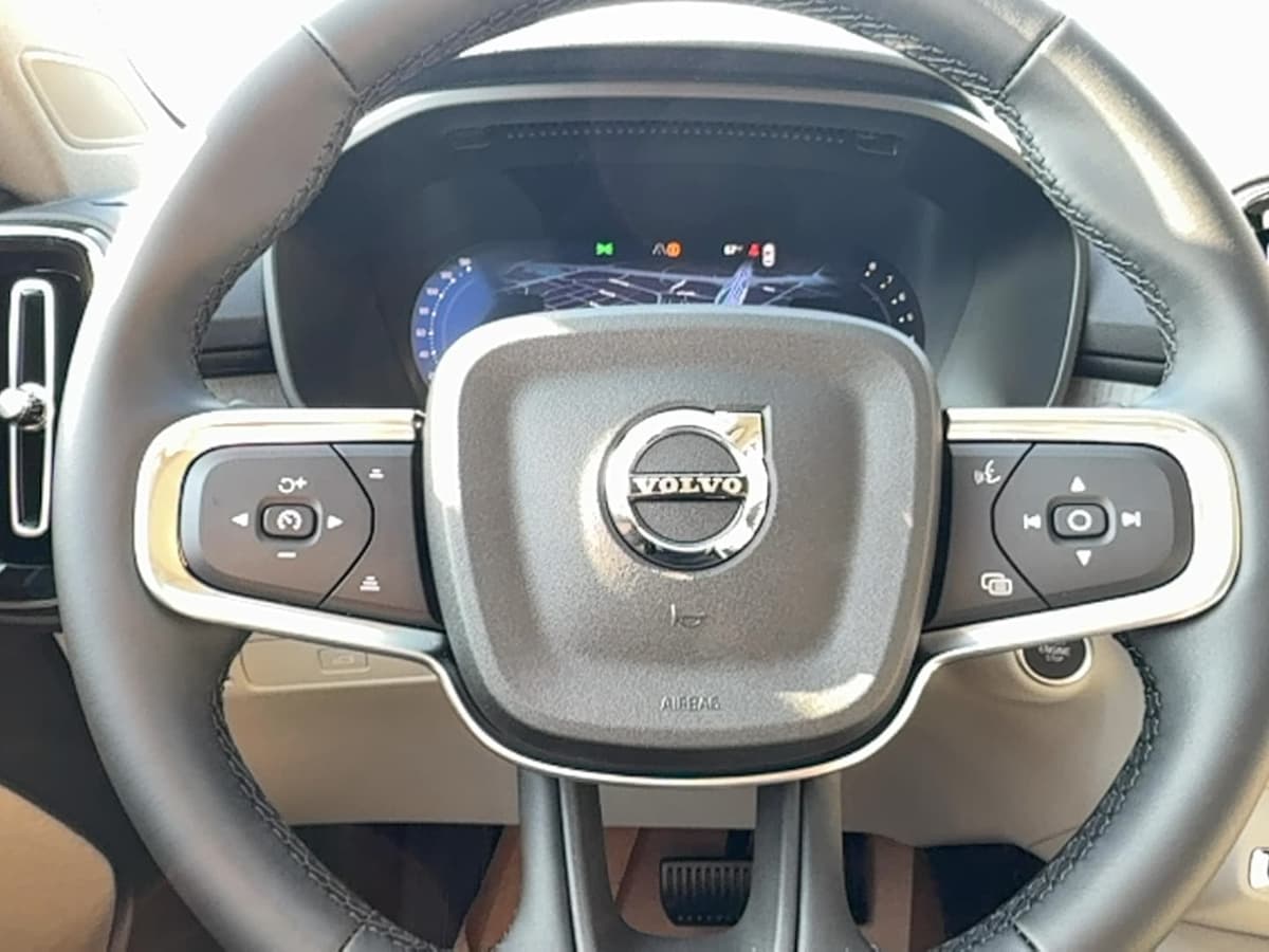 2026 Volvo XC40 - Image 15