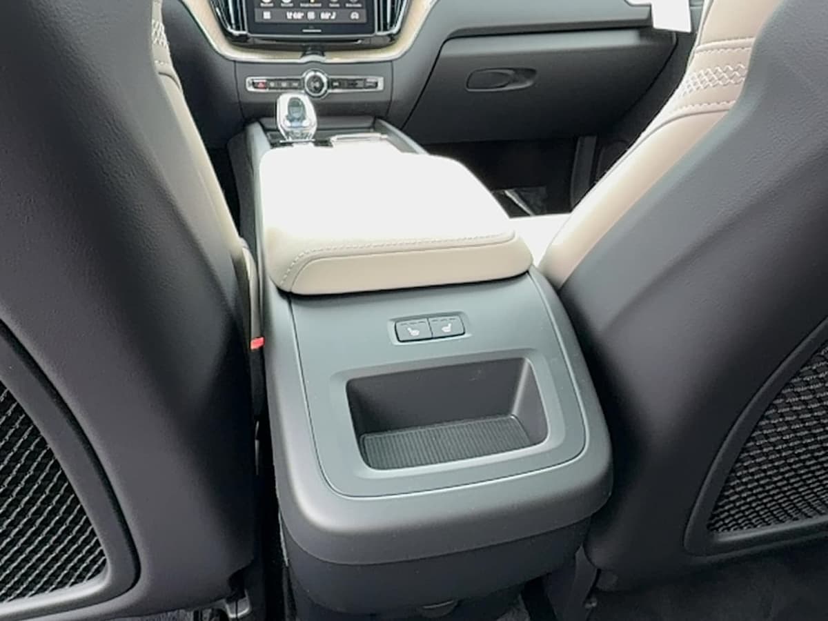 2026 Volvo XC60 - Image 17