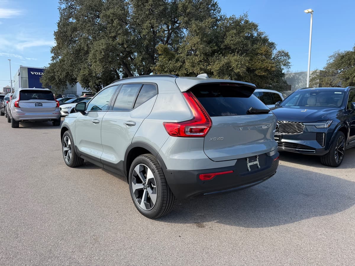 2026 Volvo XC40 - Image 4