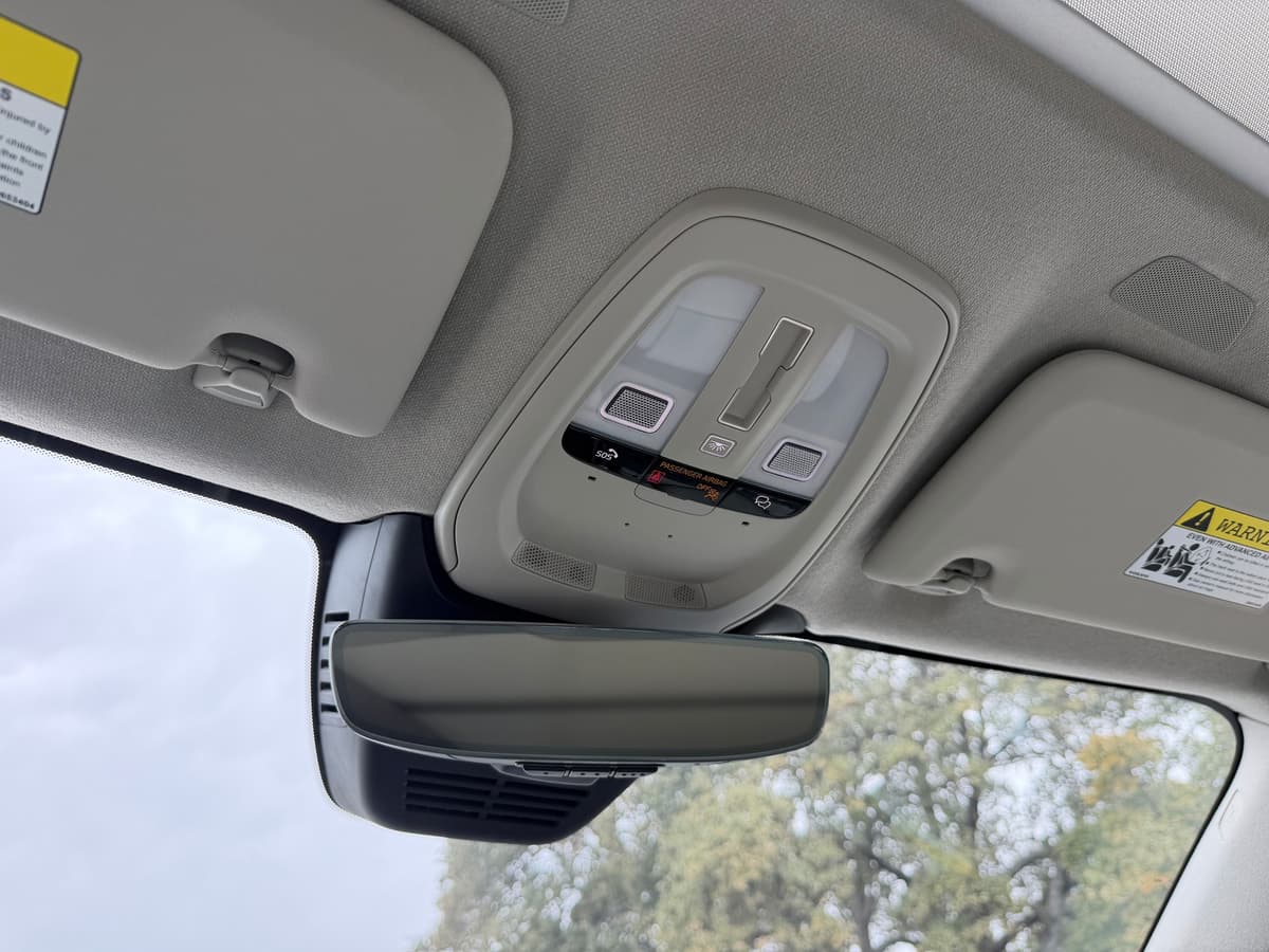 2026 Volvo XC40 - Image 15