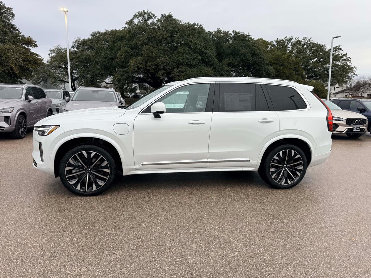 2026 Volvo XC90 plug-in hybrid - Image 3