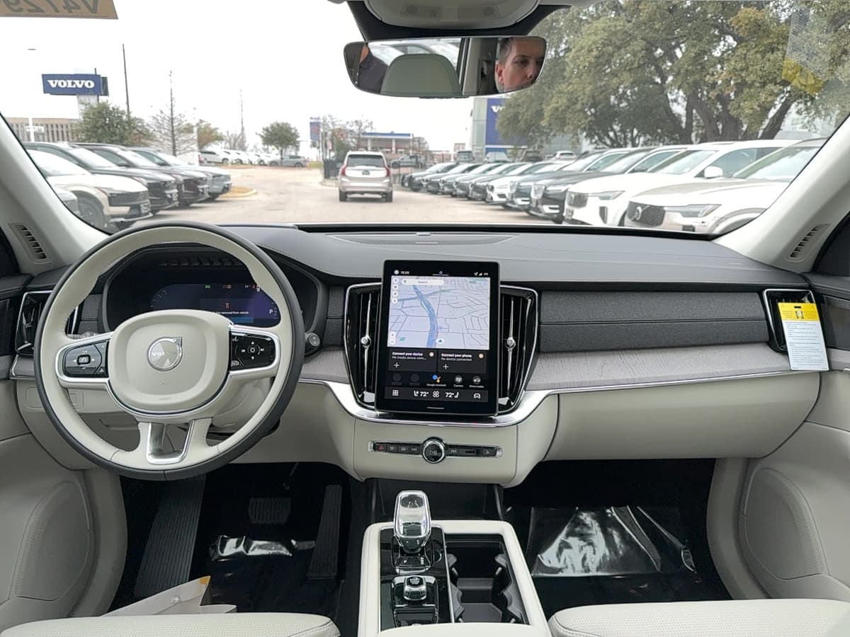 2026 Volvo XC90 plug-in hybrid - Image 18