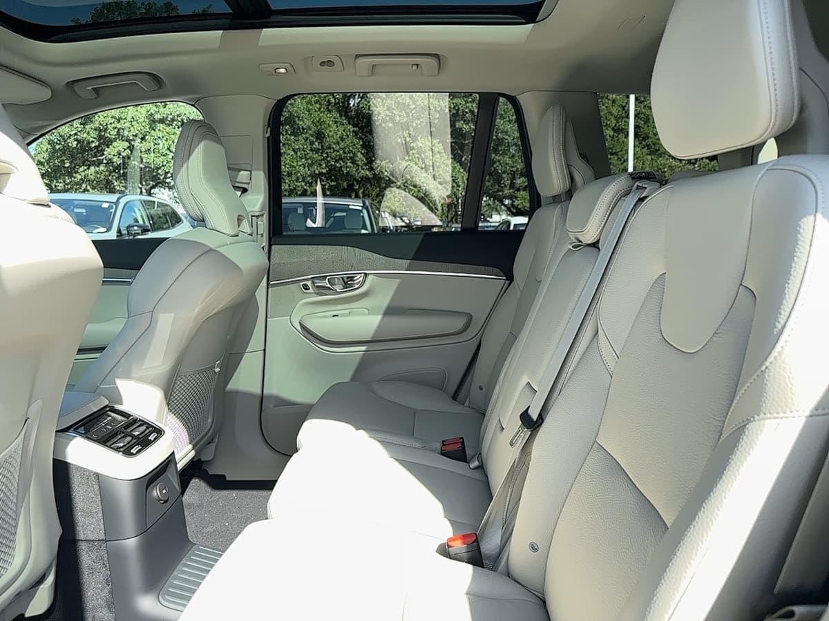 2025 Volvo XC90 plug-in hybrid - Image 16