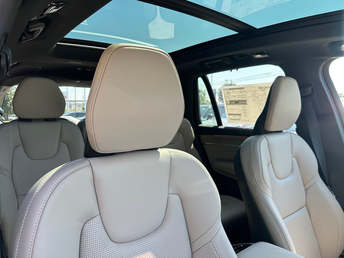 2026 Volvo XC90 - Image 9