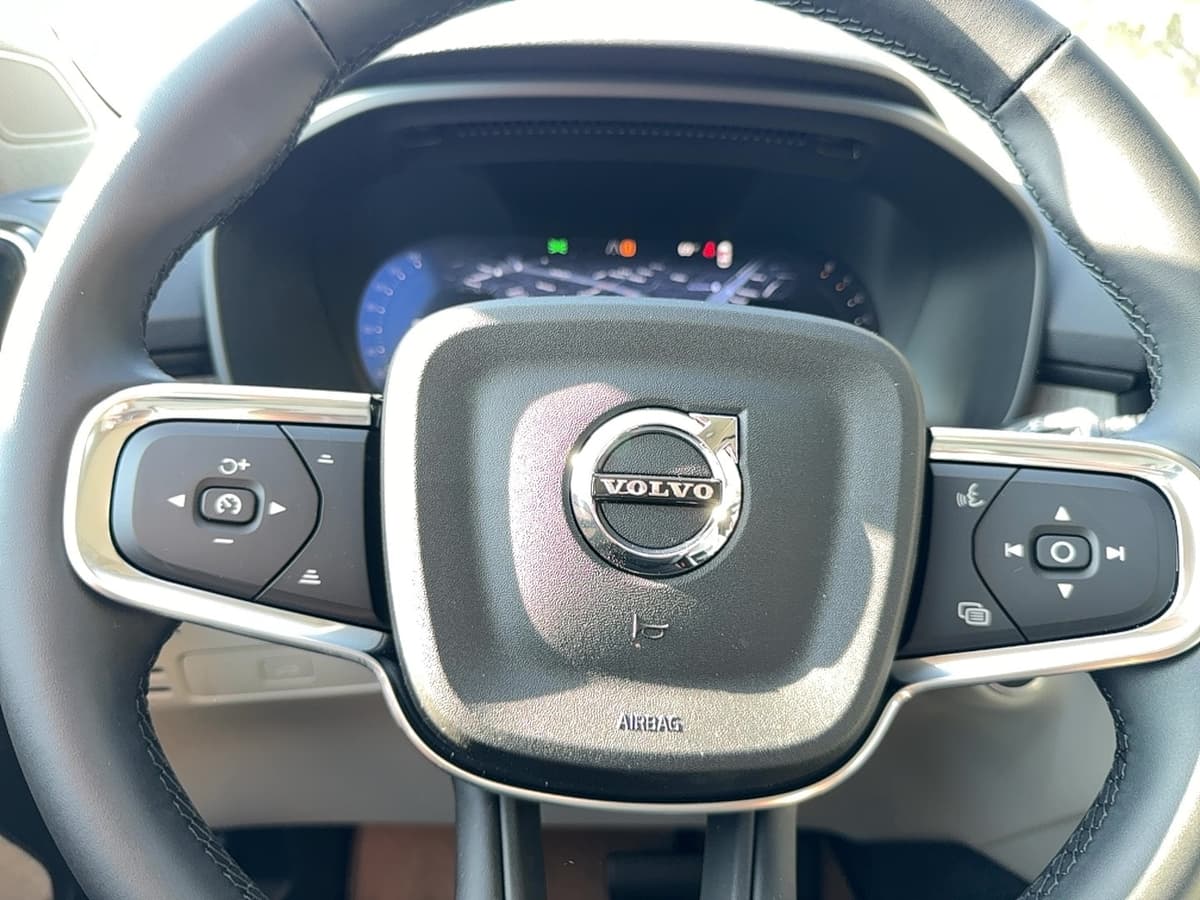 2026 Volvo XC40 - Image 18