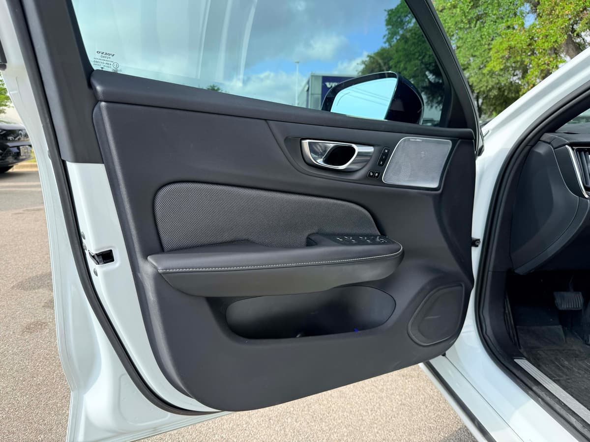 2024 Volvo V60 plug-in hybrid - Image 9