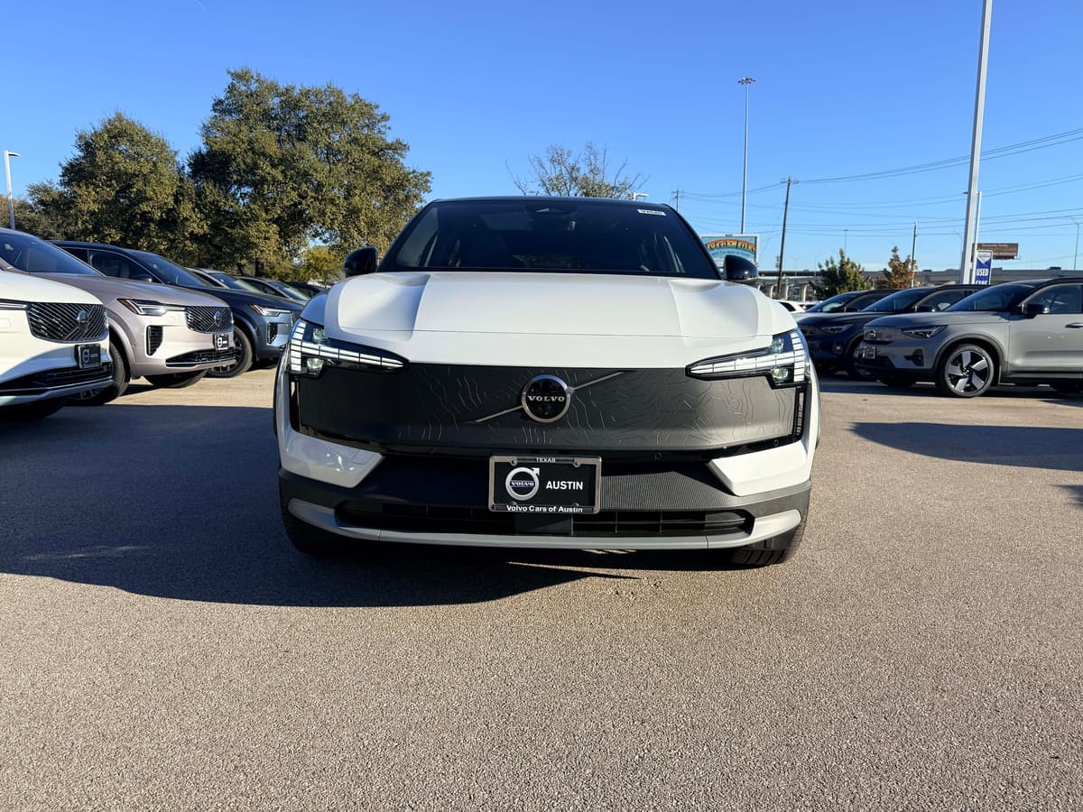 2026 Volvo EX30 Cross Country - Image 8