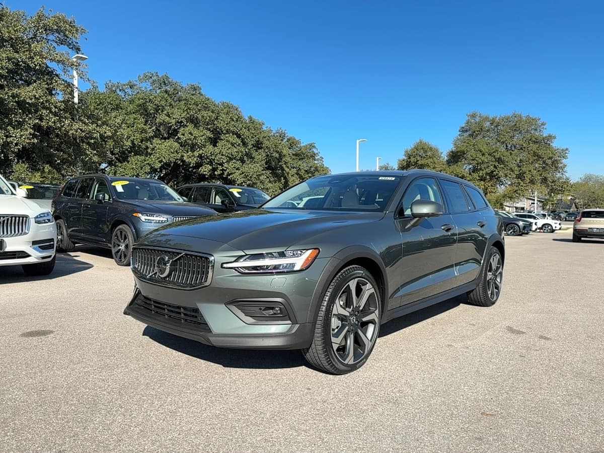 2026 Volvo V60 Cross Country - Image 2