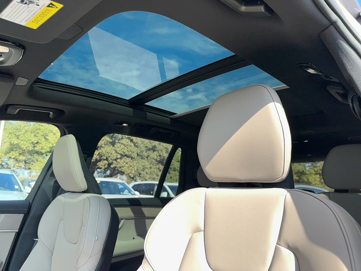 2026 Volvo XC90 - Image 13