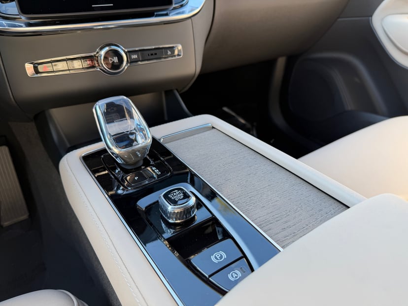 2026 Volvo XC90 plug-in hybrid - Image 13