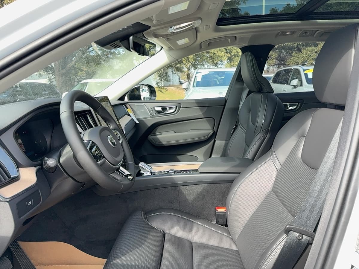2026 Volvo XC60 - Image 15