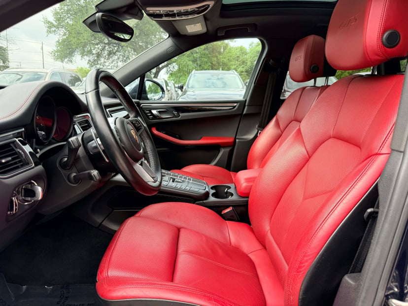 2018 Porsche Macan - Image 13