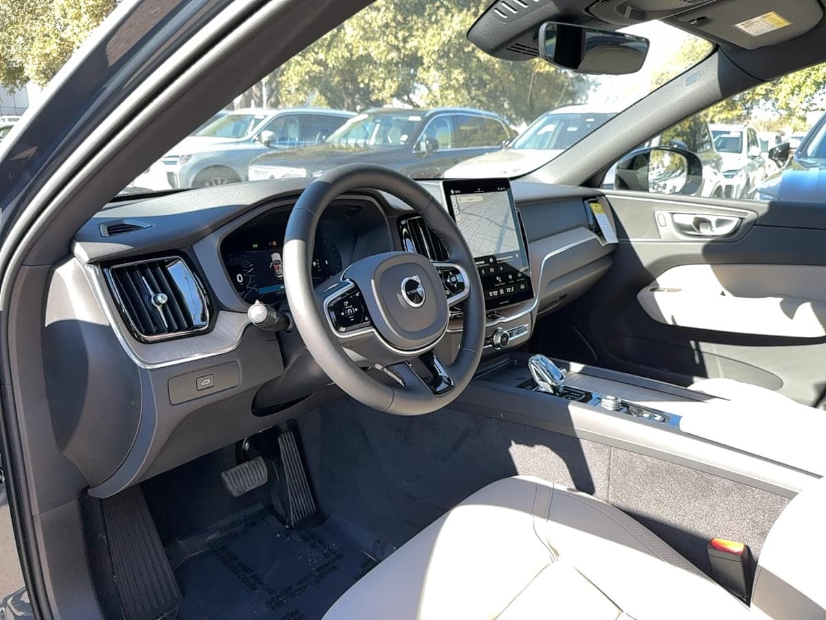 2026 Volvo XC60 - Image 10