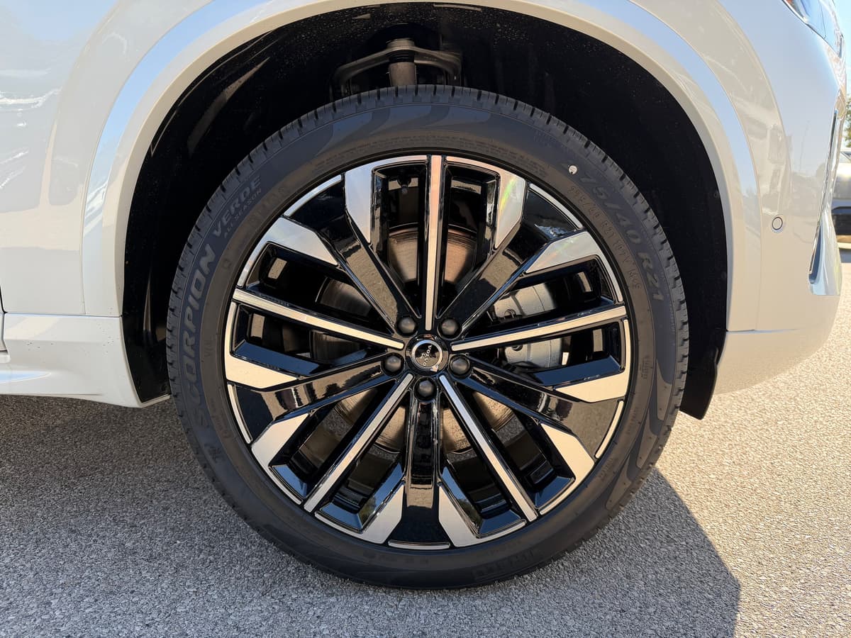 2026 Volvo XC90 plug-in hybrid - Image 7