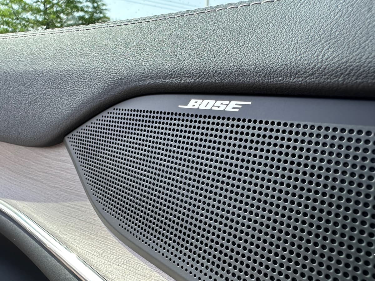 2025 Volvo EX90 - Image 17